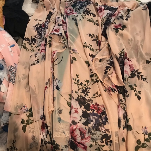 Clothing mostly large - Picture 4 of 8